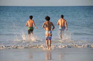 factor de protección solar en chicos playa 